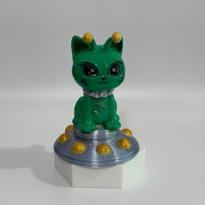 C34 Green Alien Cat Shelfie