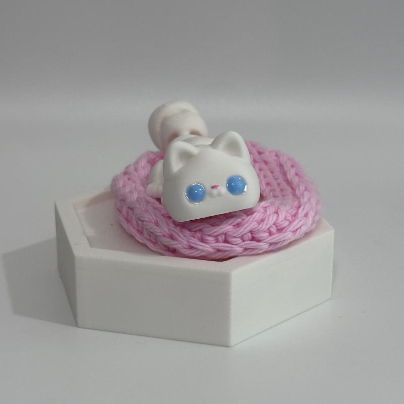 C40 White Fidget Cat & Pink Bed