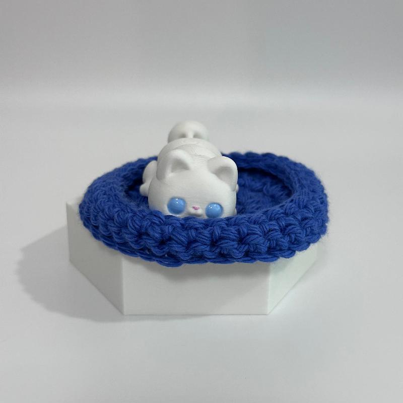 C44 White Fidget Cat & Blue Bed