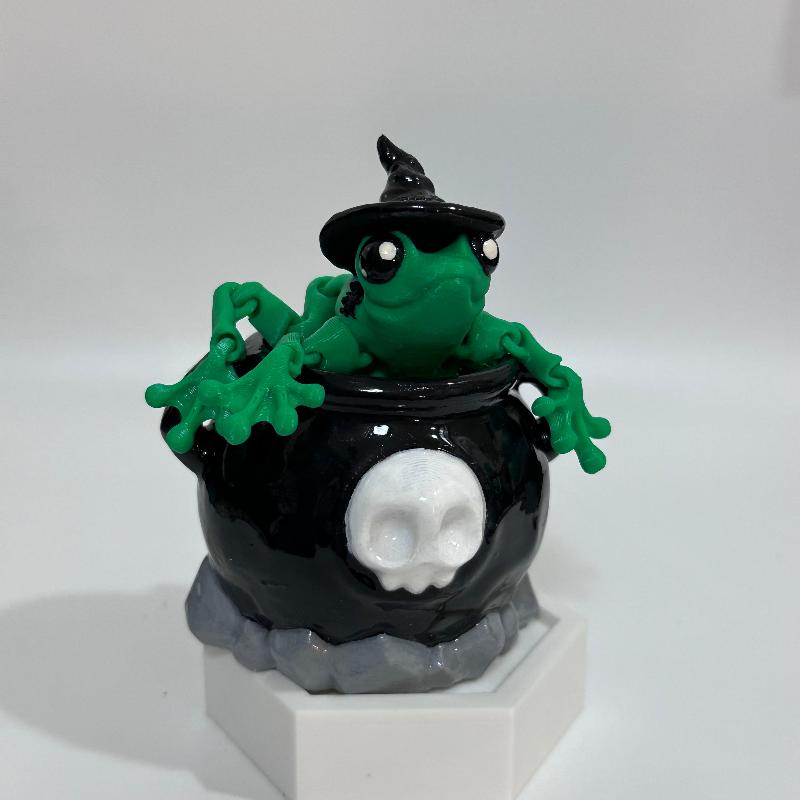 F64 Green Witch Frog with Cauldron