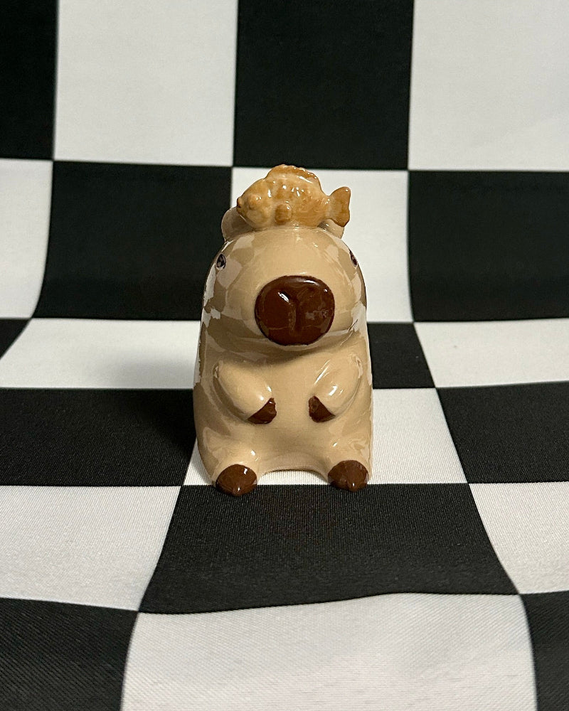 Small figurine of a horse on a black and white checkered background