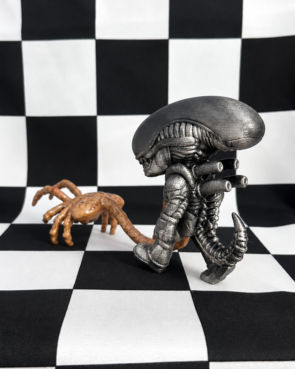 Xenomorph Walking a Facehugger