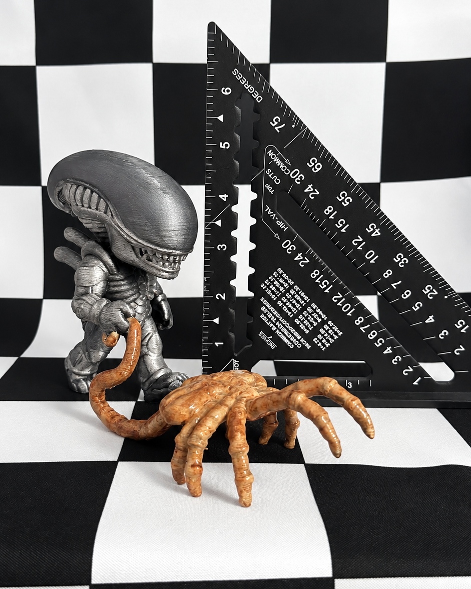Xenomorph Walking a Facehugger