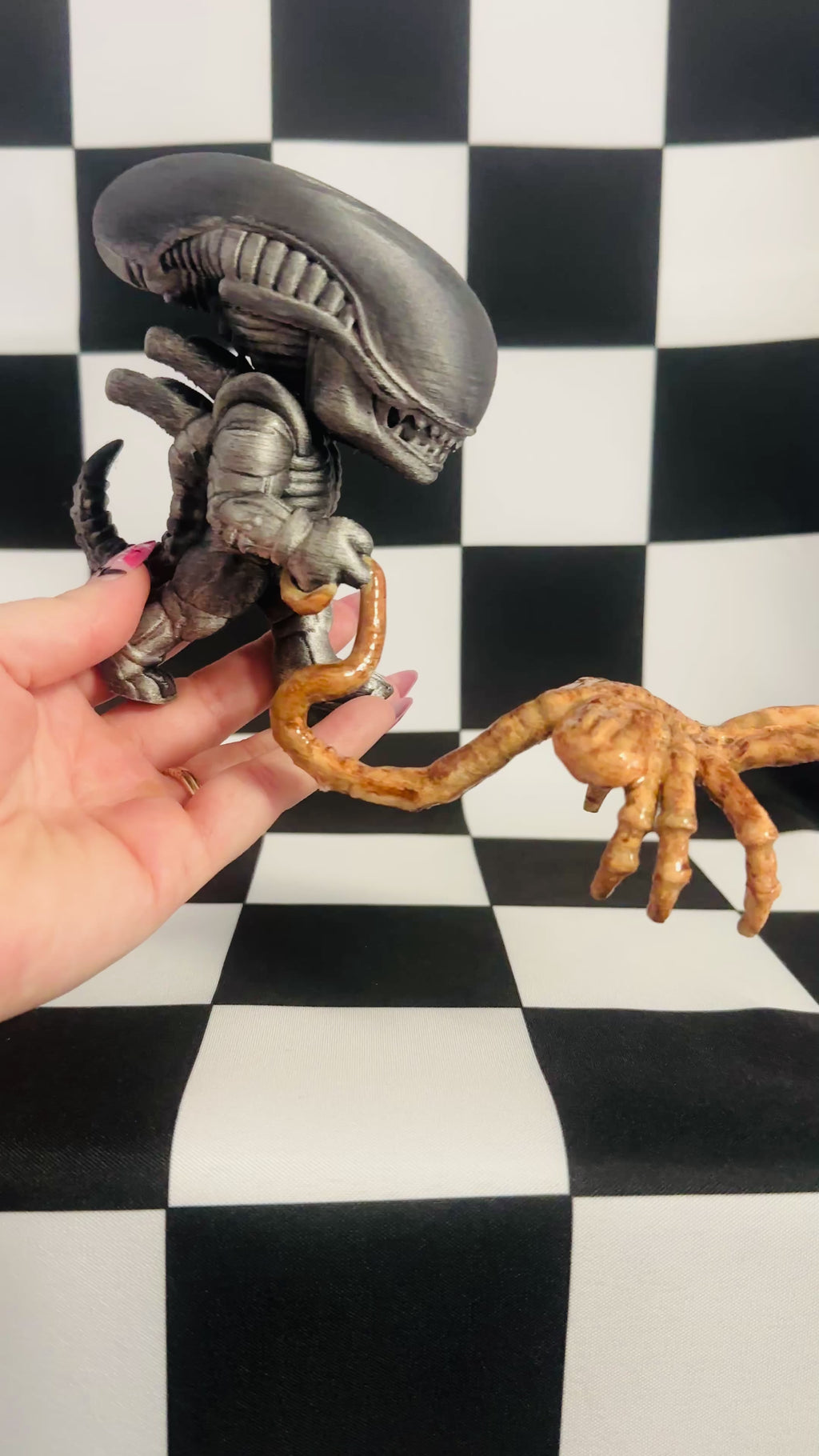 Xenomorph Walking a Facehugger