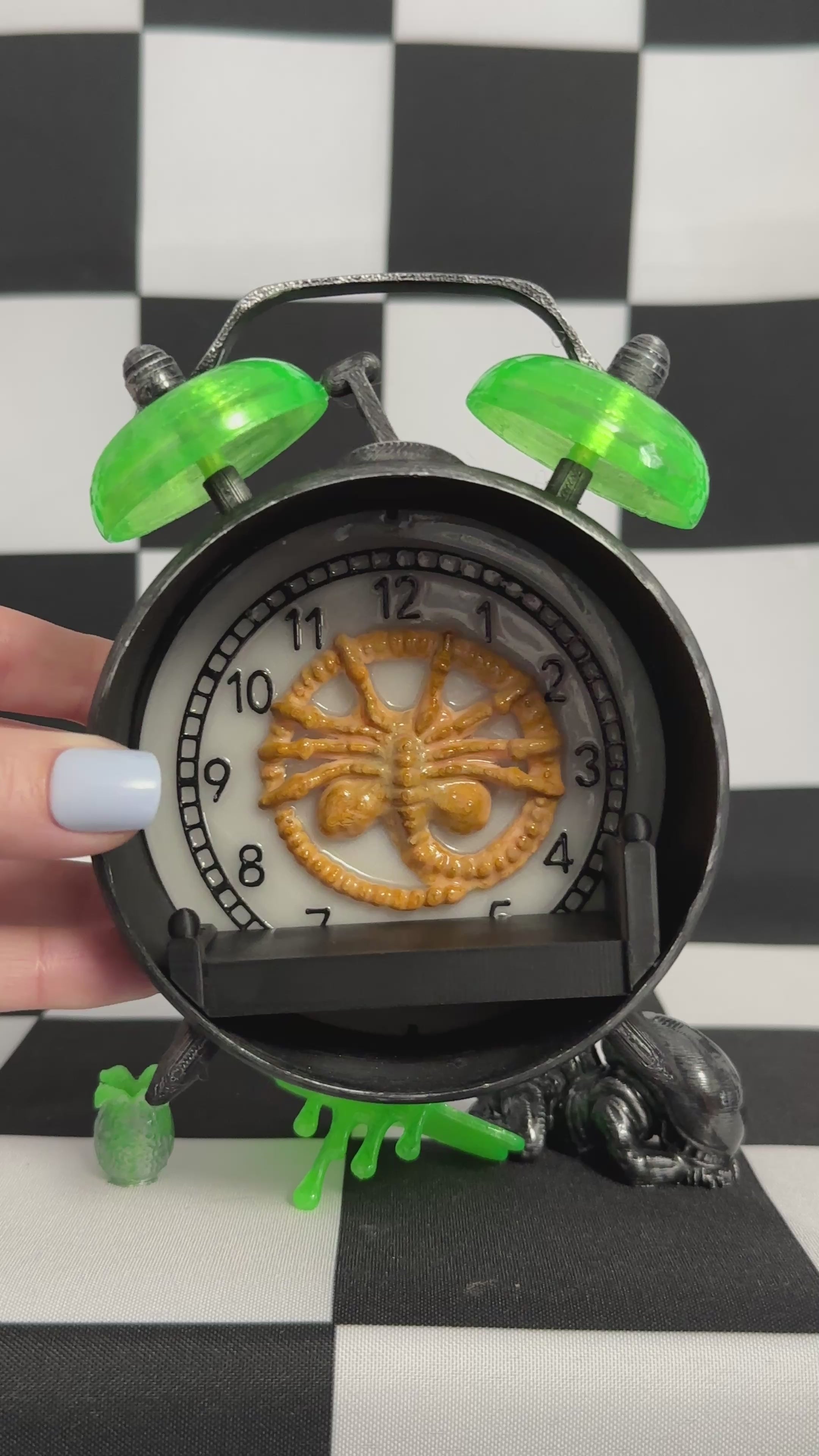 Xenomorph Tiny Timekeeper | Glow-in-the-Dark Alien Bedroom Collectible